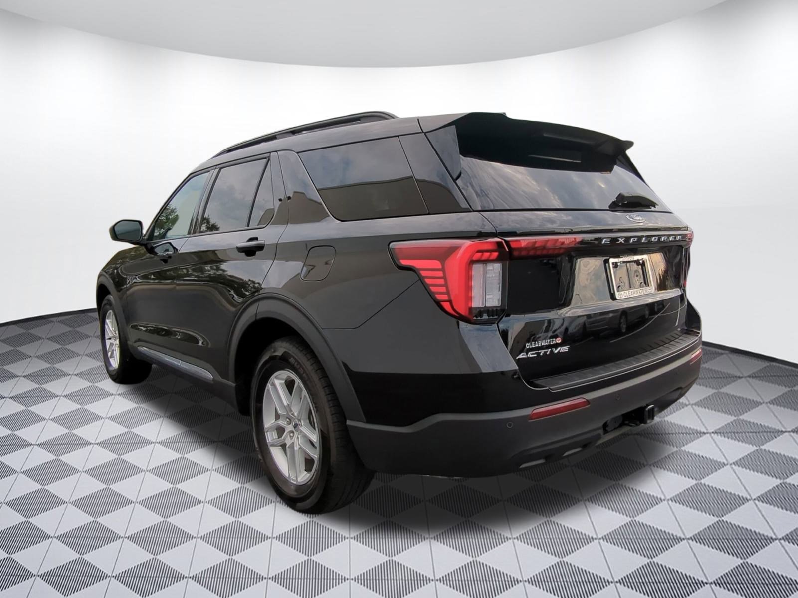 2025 Ford Explorer photo 3