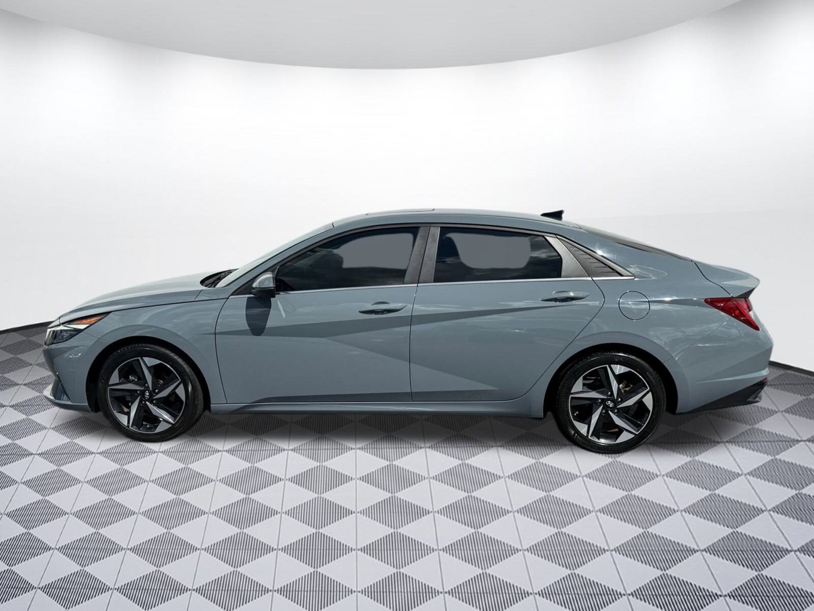 2023 Hyundai Elantra Limited photo 2