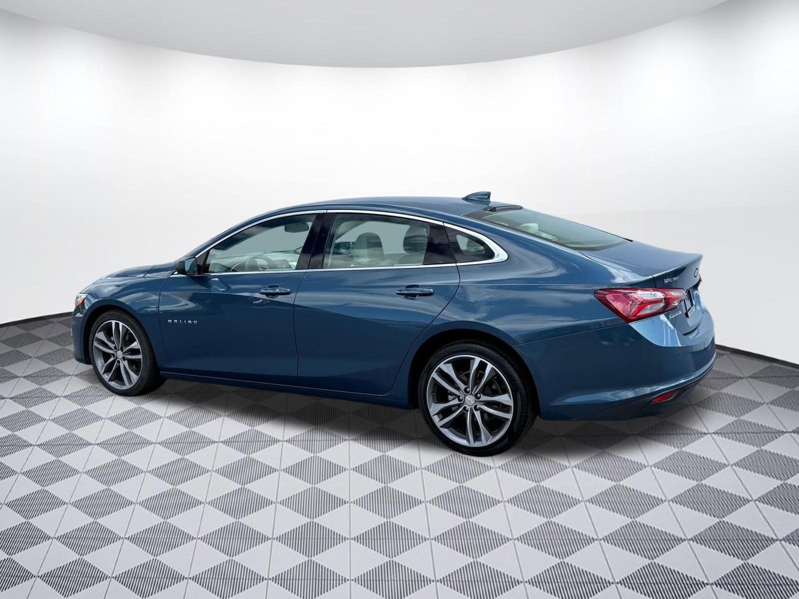 2024 Chevrolet Malibu Premier 2LT photo 3