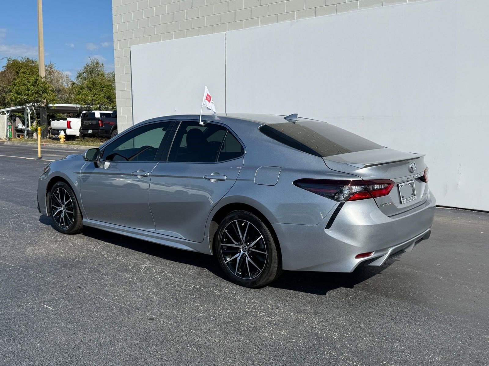 2023 Toyota Camry SE photo 3