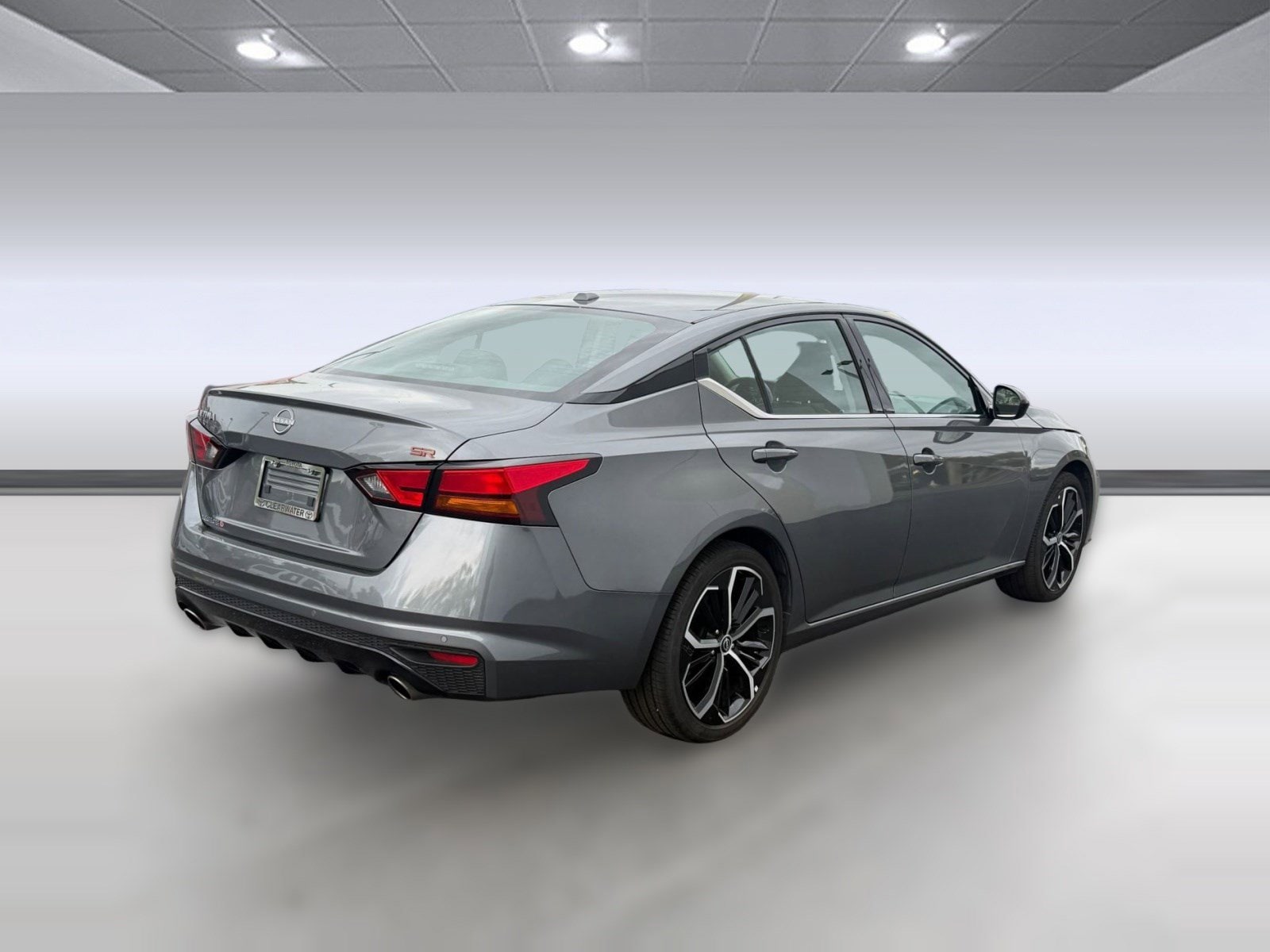 2025 Nissan Altima SR - Photo 9