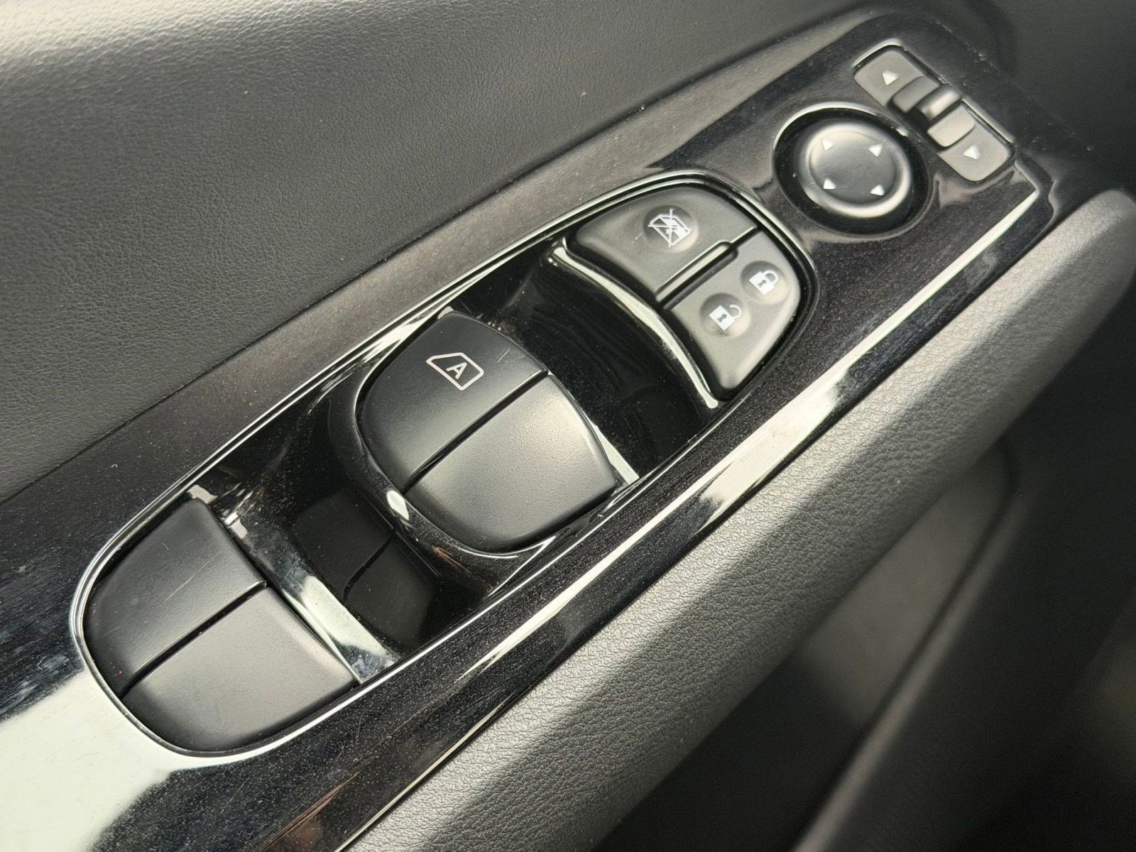 2025 Nissan Altima SR - Photo 25