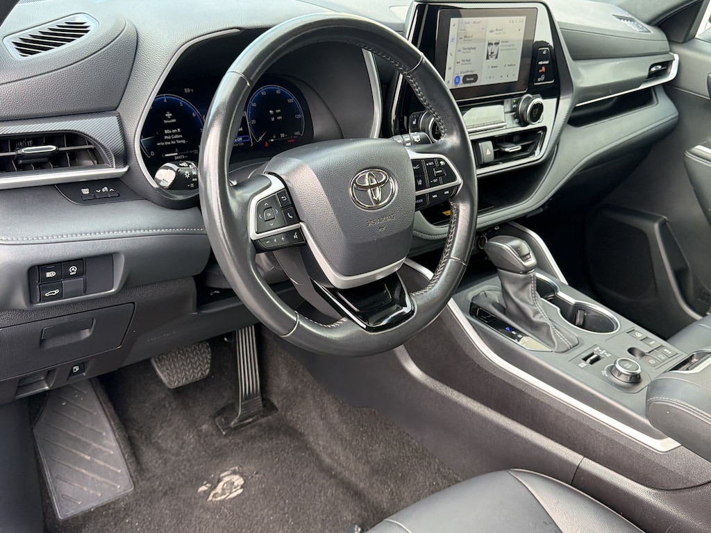 Used 2025 Toyota Highlander XSE (XSE AWD (Natl)) SUV