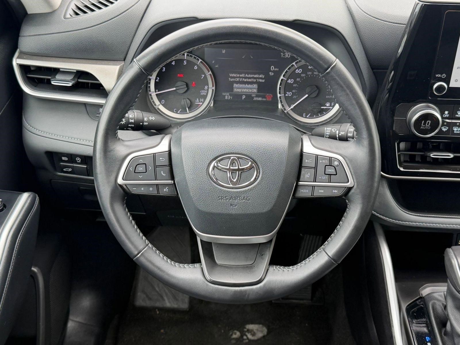 2025 Toyota Highlander LE - Photo 16