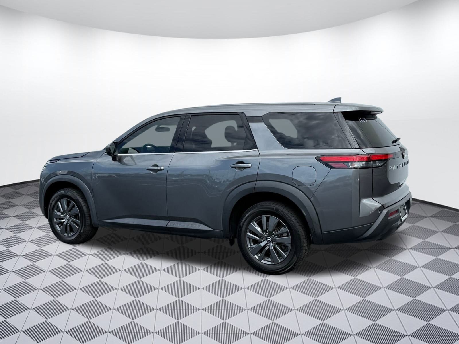 2022 Nissan Pathfinder S photo 3