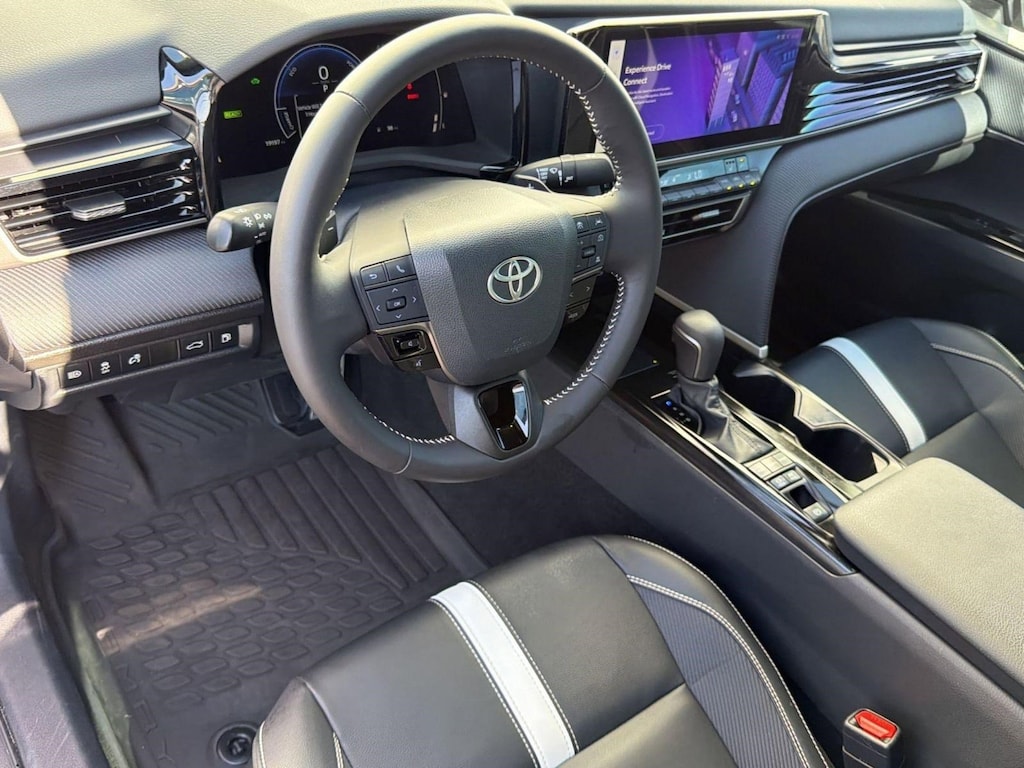 Certified 2025 Toyota Camry SE (SE (Natl)) Sedan