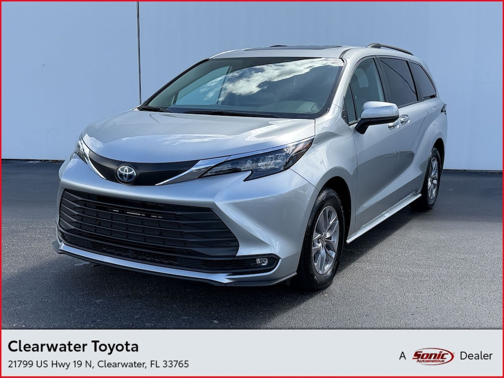 Used 2025 Toyota Sienna Sienna XLE (XLE FWD 8-Passenger (Natl)) Van Passenger Van
