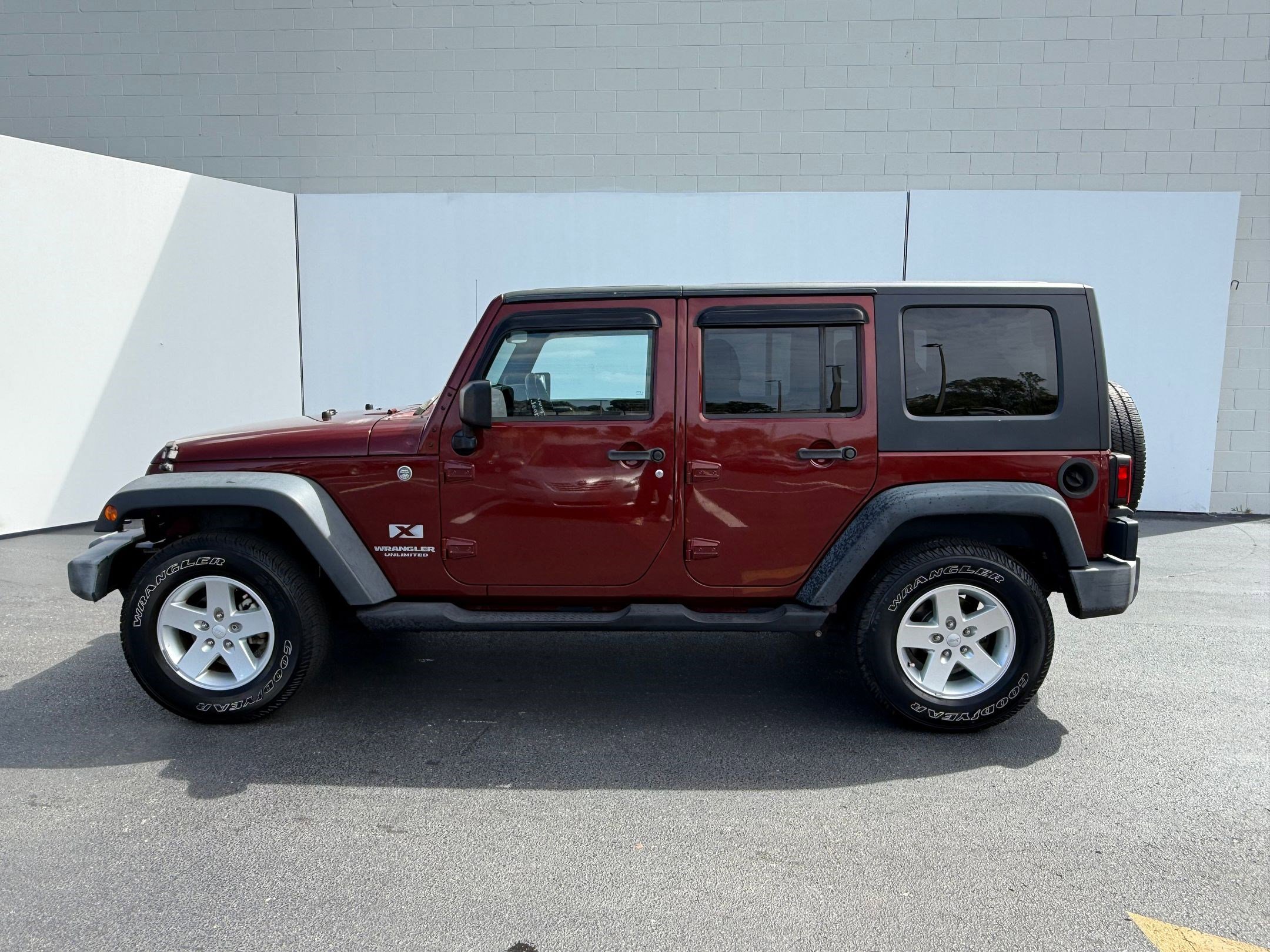 2007 Jeep Wrangler Unlimited X photo 2