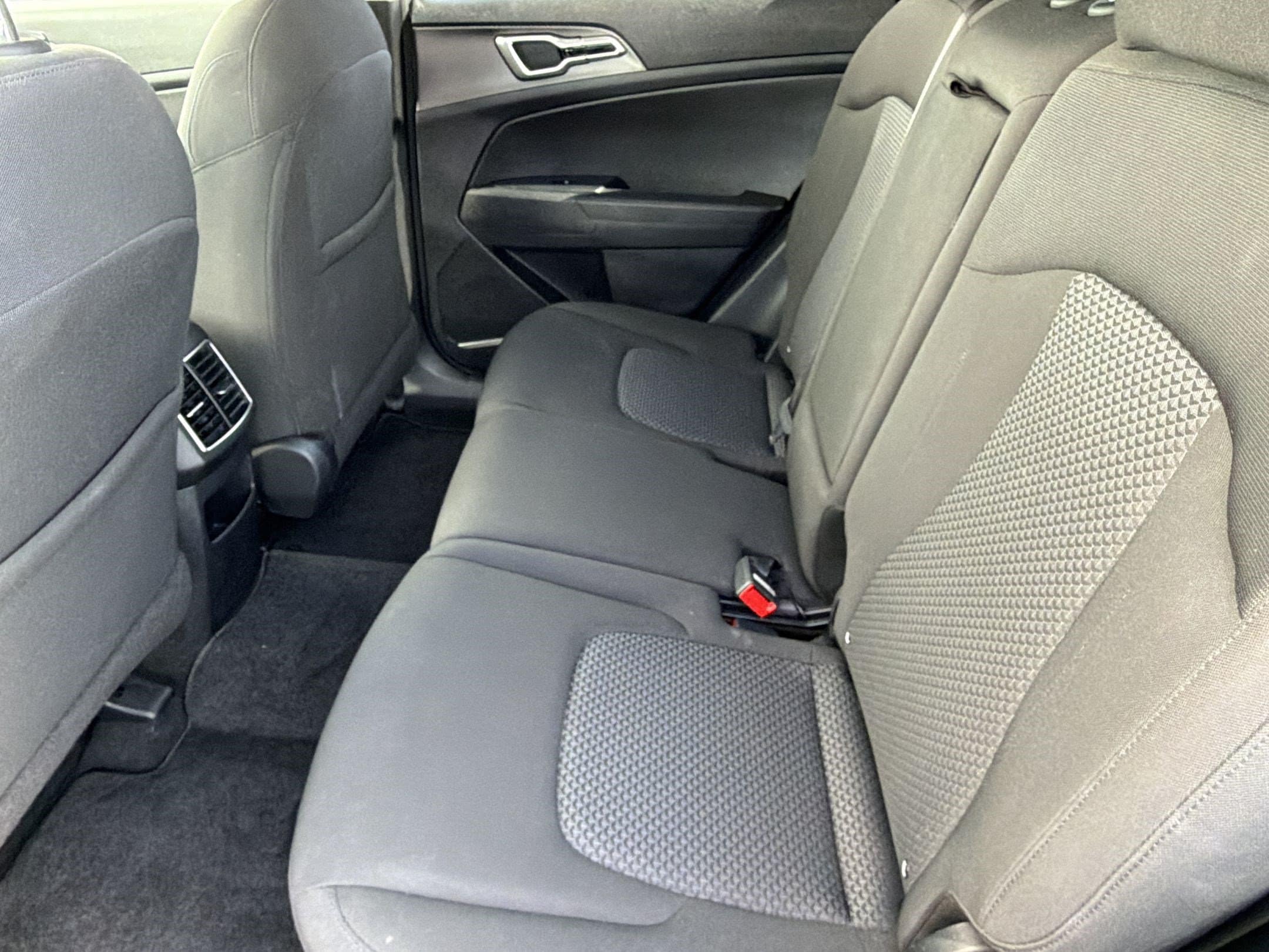 2025 Kia Sportage LX - Photo 30