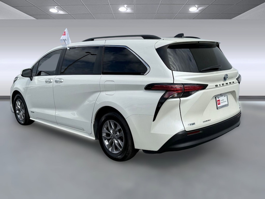 Certified 2021 Toyota Sienna XLE Van