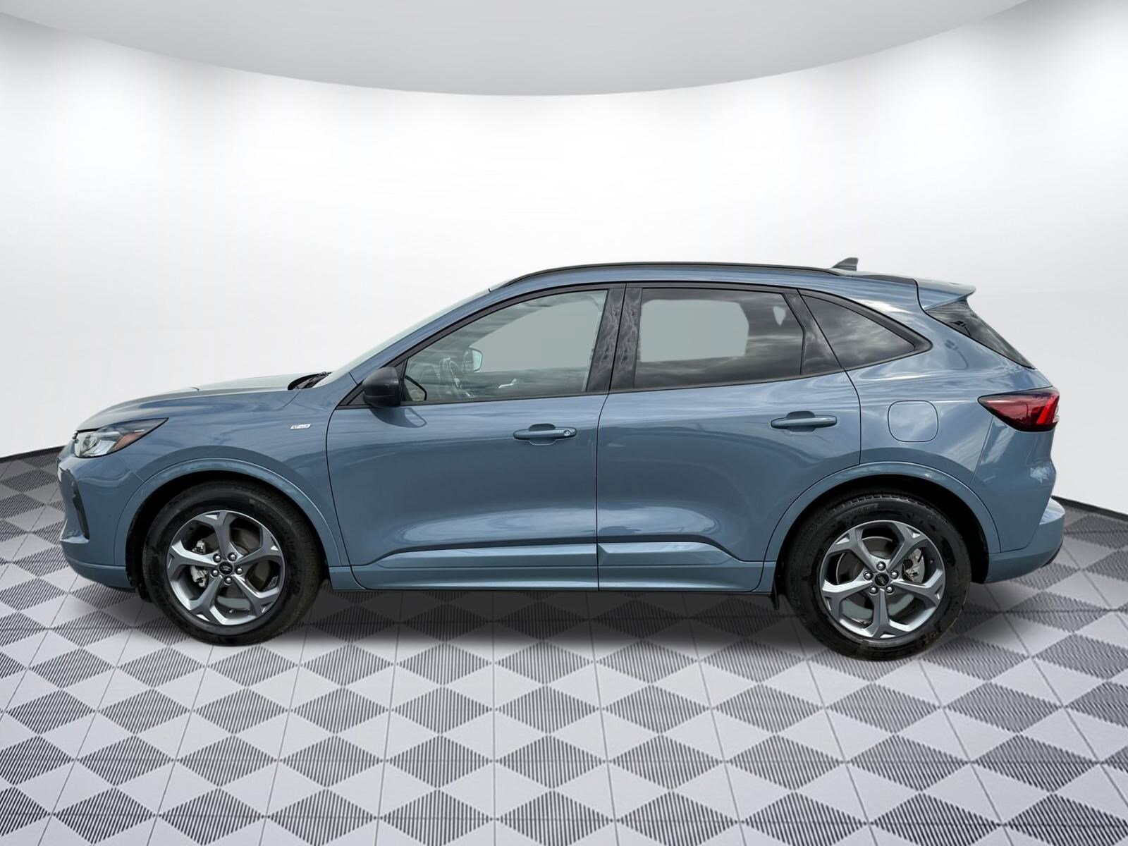 2024 Ford Escape ST-Line photo 2