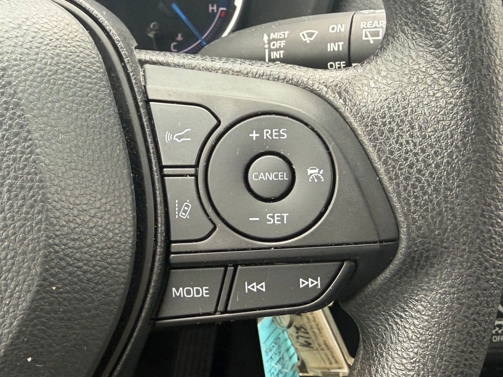 2025 Toyota RAV4 LE - Photo 26