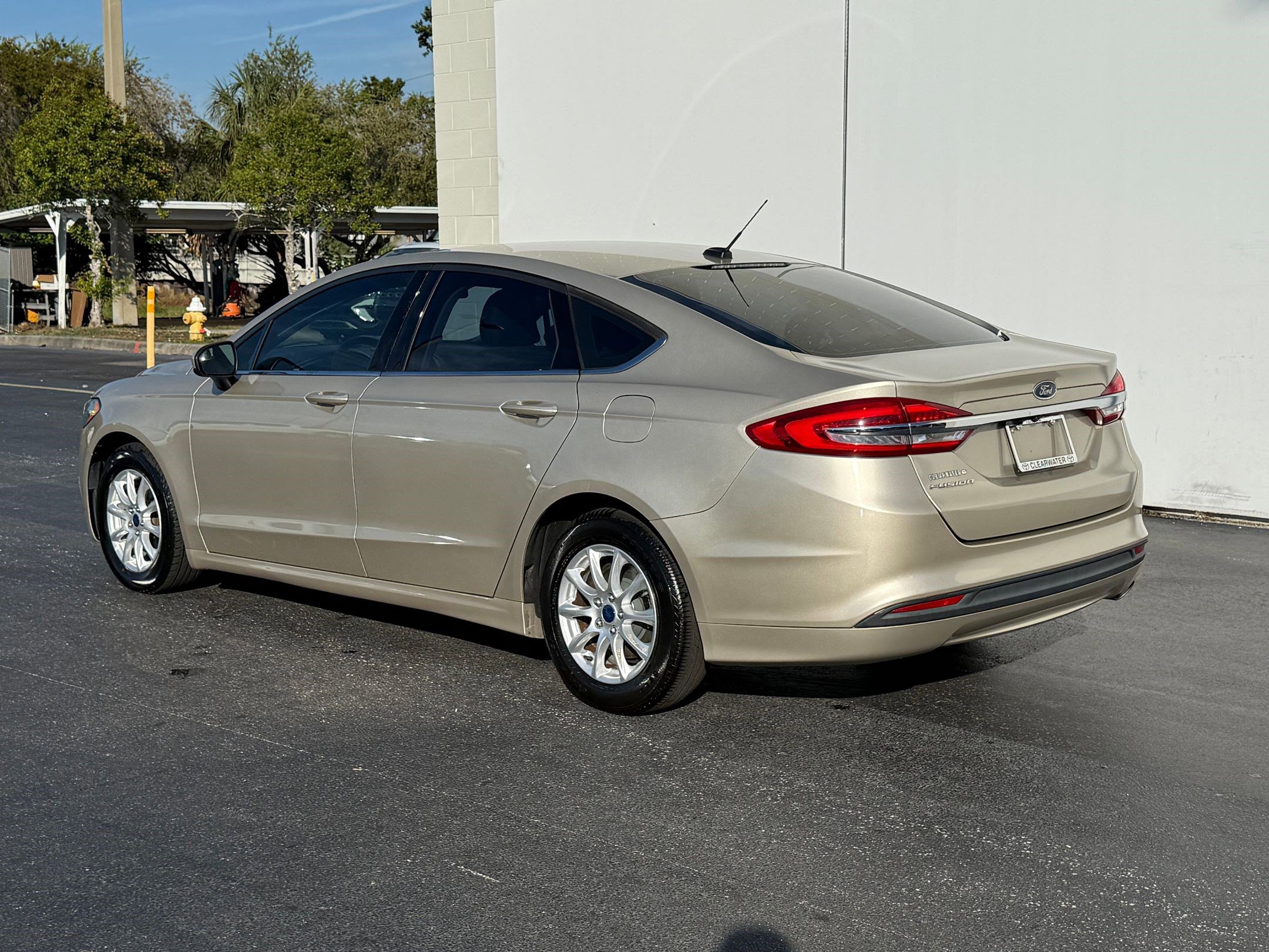 2017 Ford Fusion S photo 3