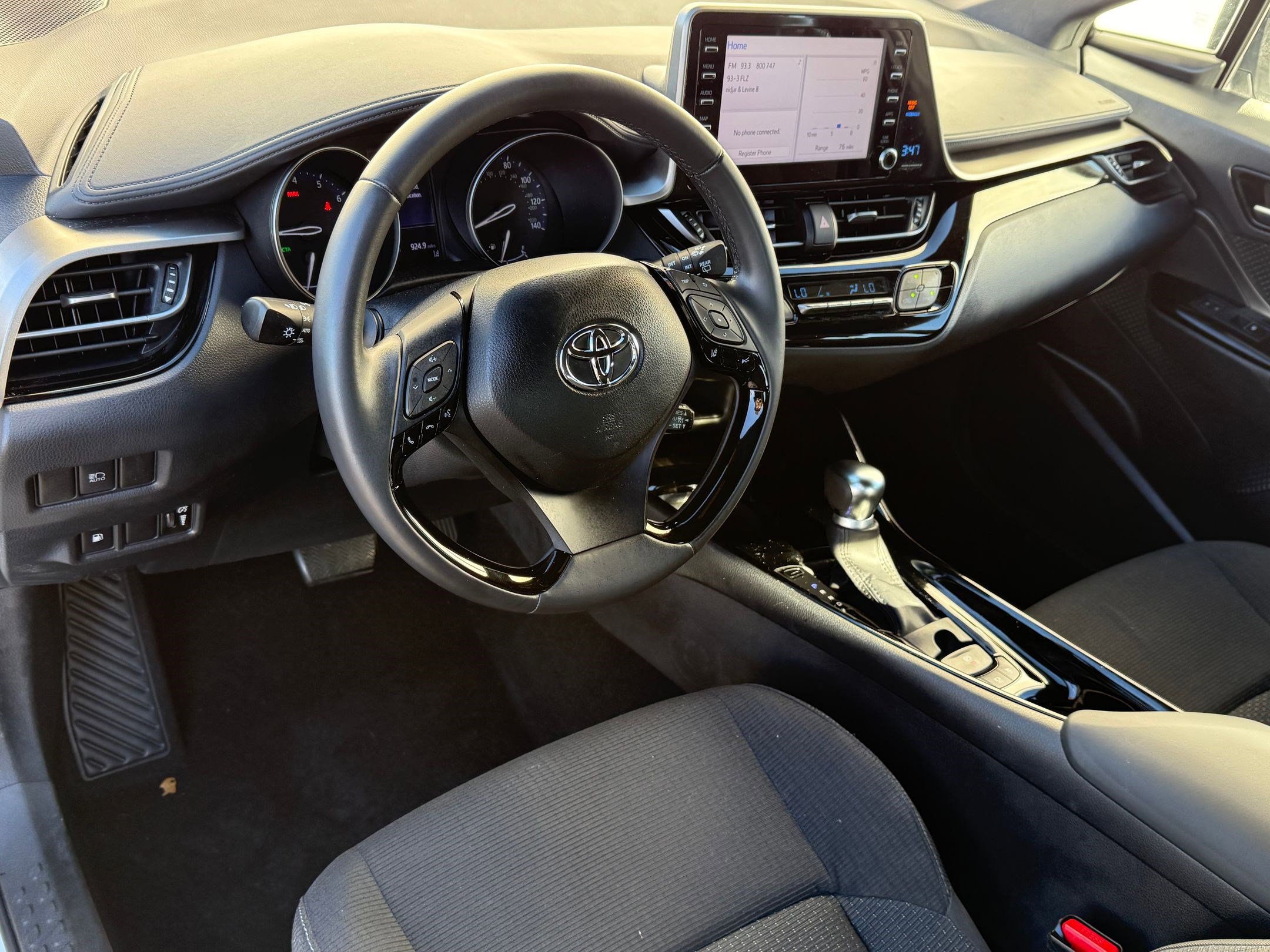 2019 Toyota C-HR XLE photo 4