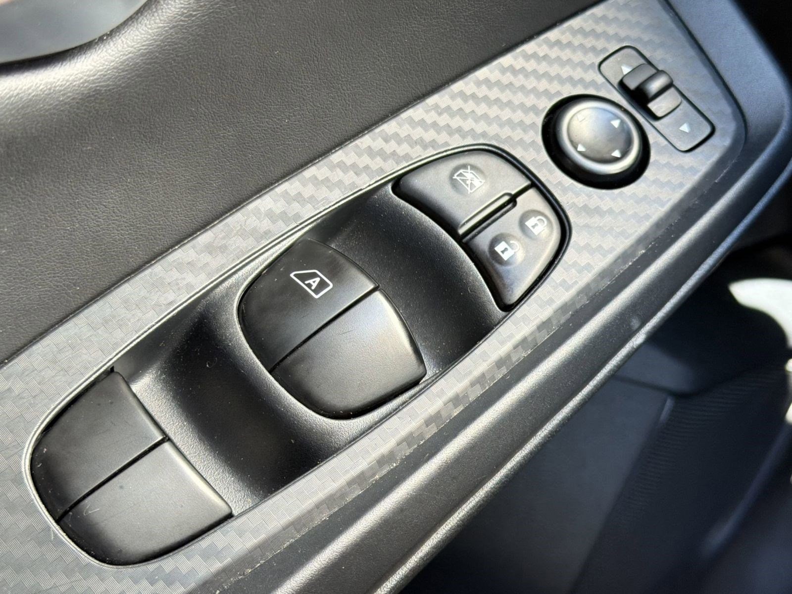 2025 Nissan Sentra SV - Photo 27