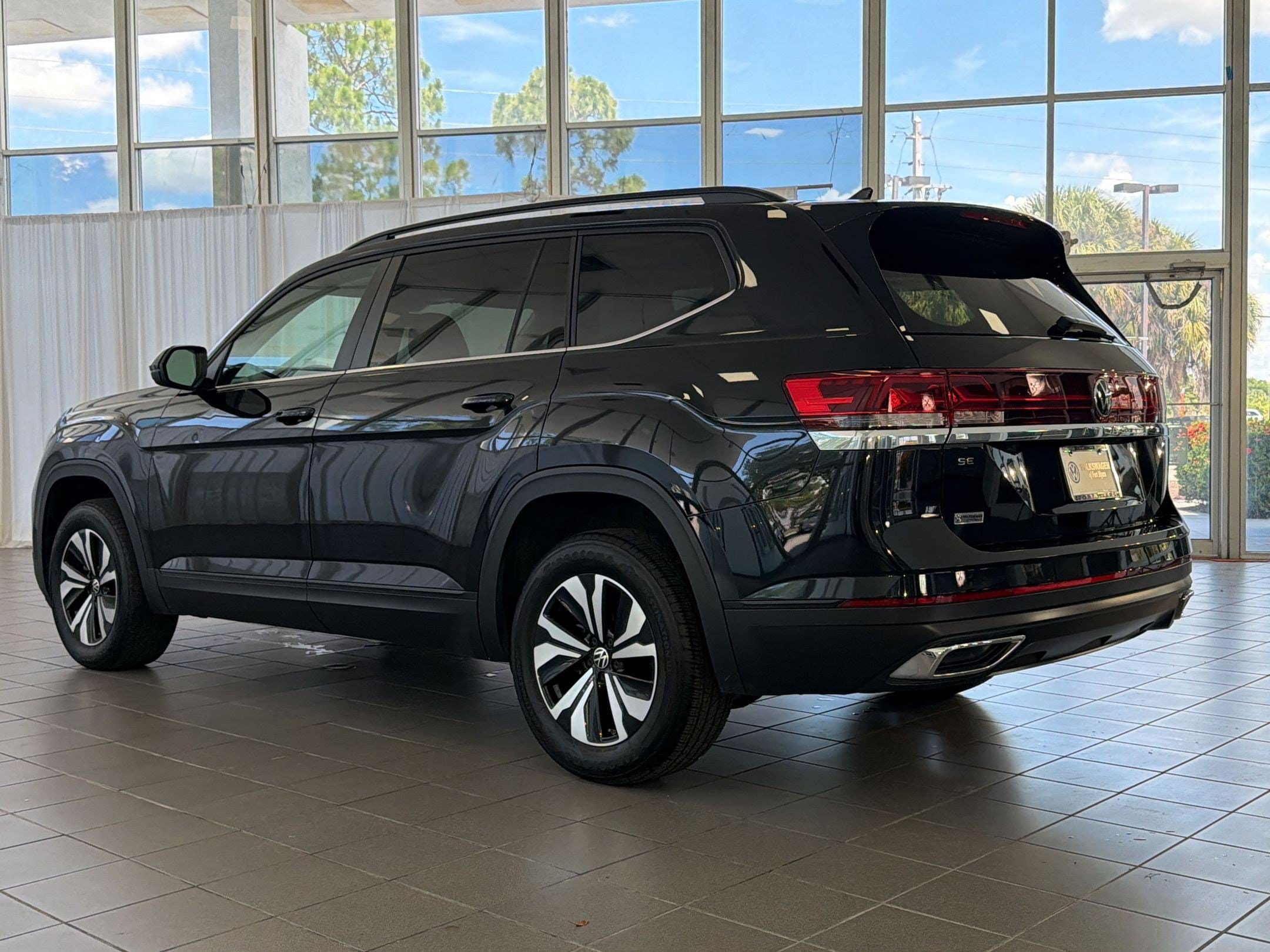 Atlas 2.0T SE (2.0T SE FWD) SUV