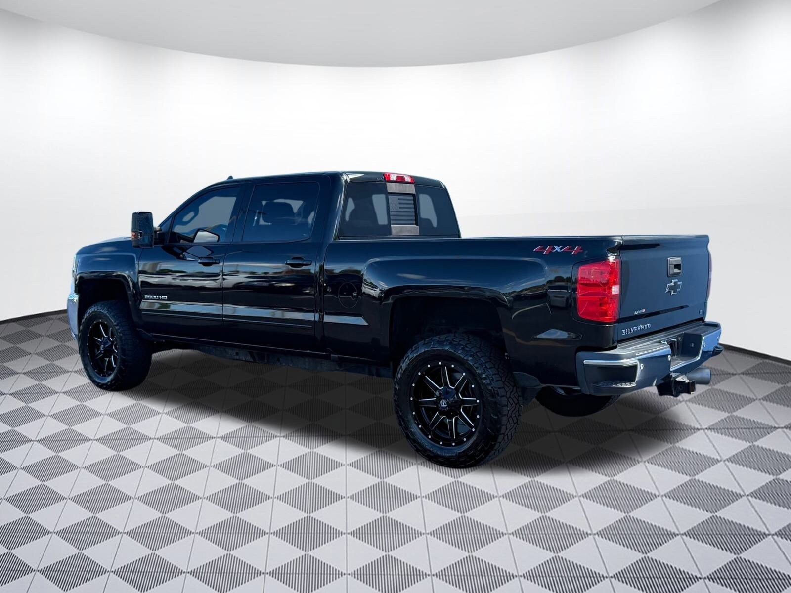 2019 Chevrolet Silverado 2500HD LT photo 2