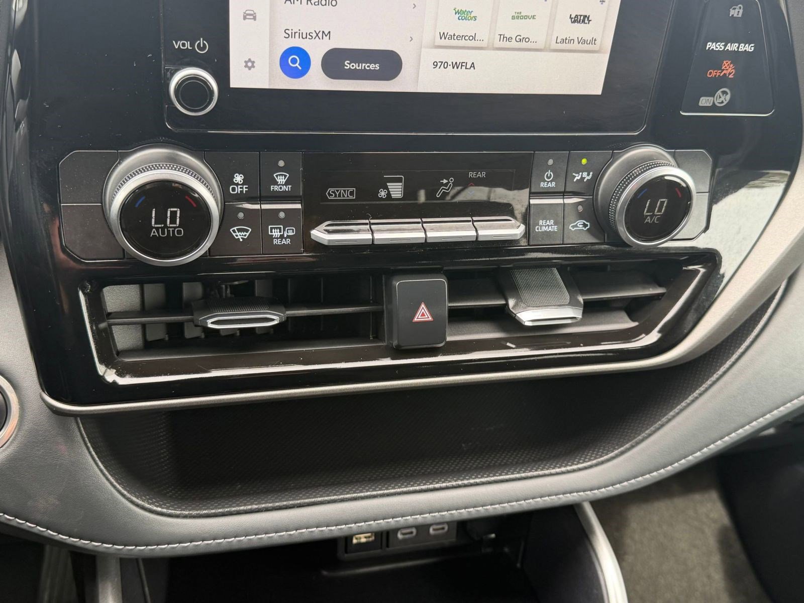 2025 Toyota Highlander LE - Photo 19