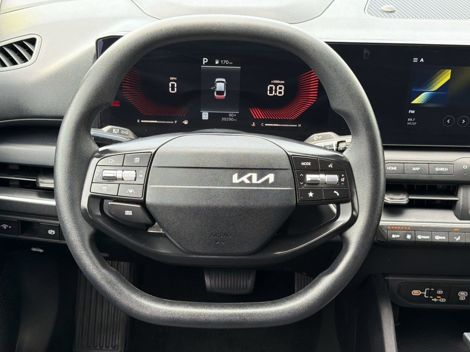 2025 Kia K4 LXS - Photo 11