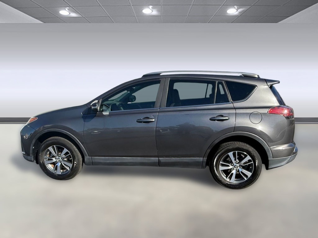 Used 2018 Toyota RAV4 XLE (XLE FWD (Natl)) SUV