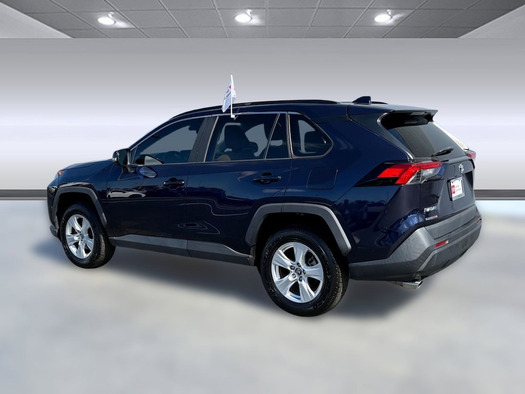 Used 2021 Toyota RAV4 XLE (XLE FWD (Natl)) SUV