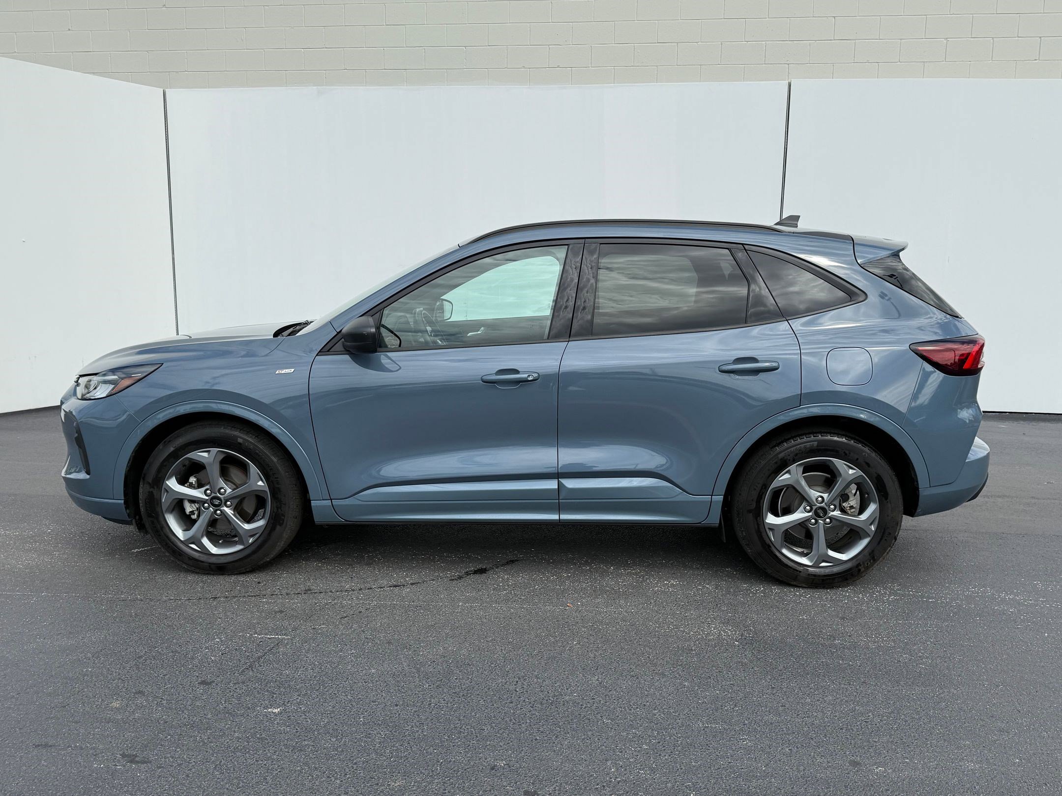 2024 Ford Escape ST-Line photo 2