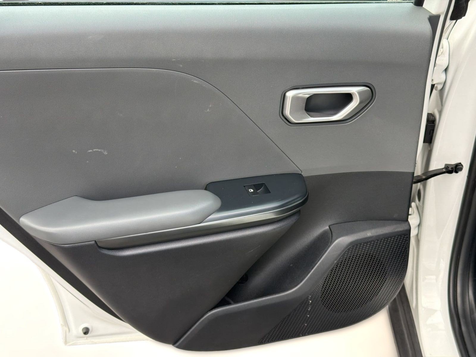 2025 Kia K4 LXS - Photo 31