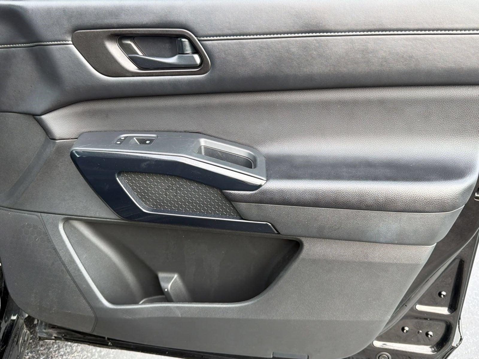 2025 Nissan Pathfinder SV - Photo 34