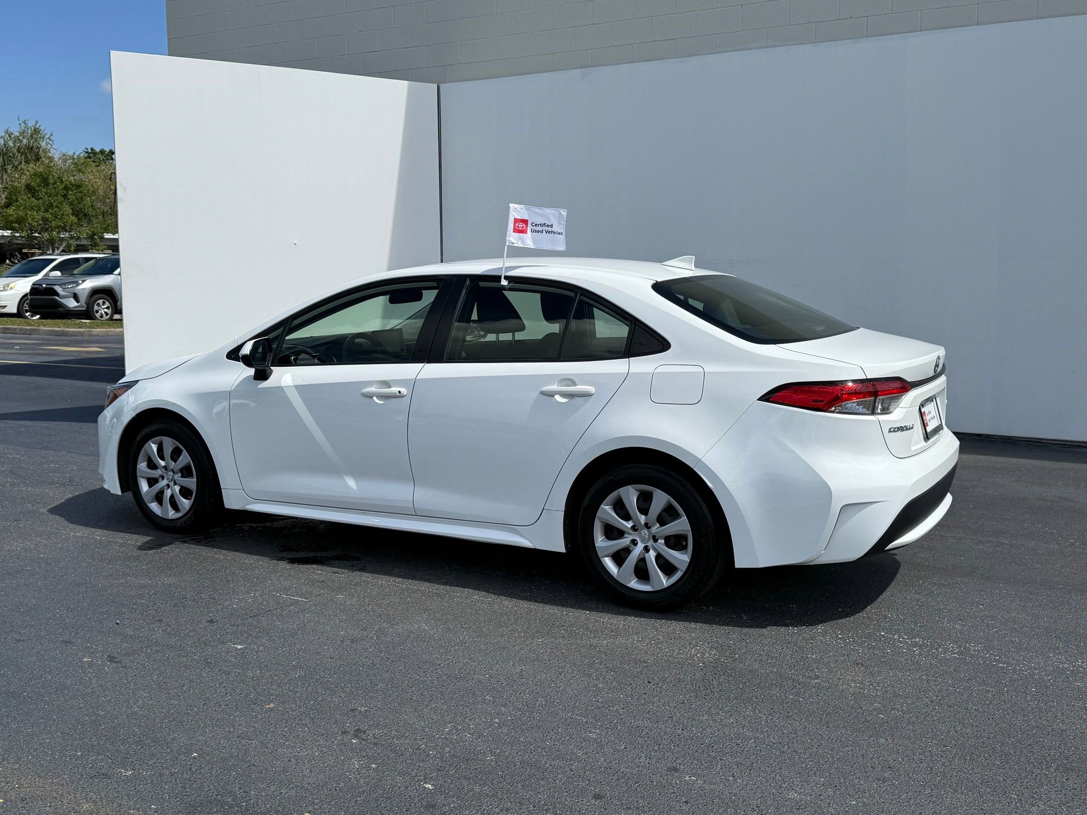 2022 Toyota Corolla LE photo 3