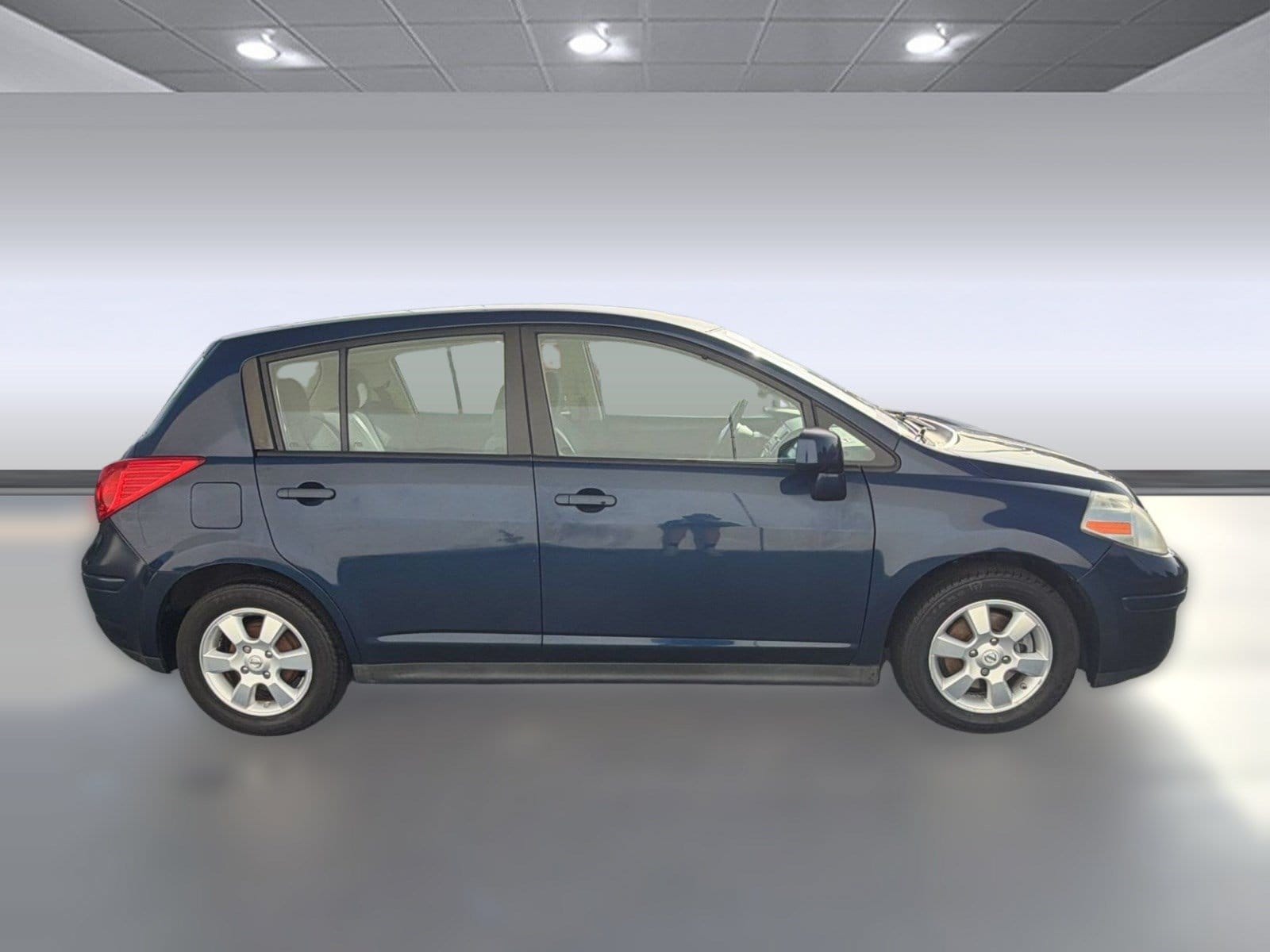 Versa S (5dr HB Auto 1.8 S) Hatchback