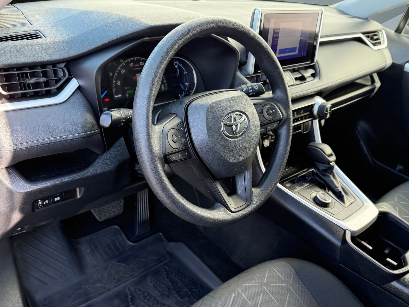 2024 Toyota RAV4 Hybrid photo 4
