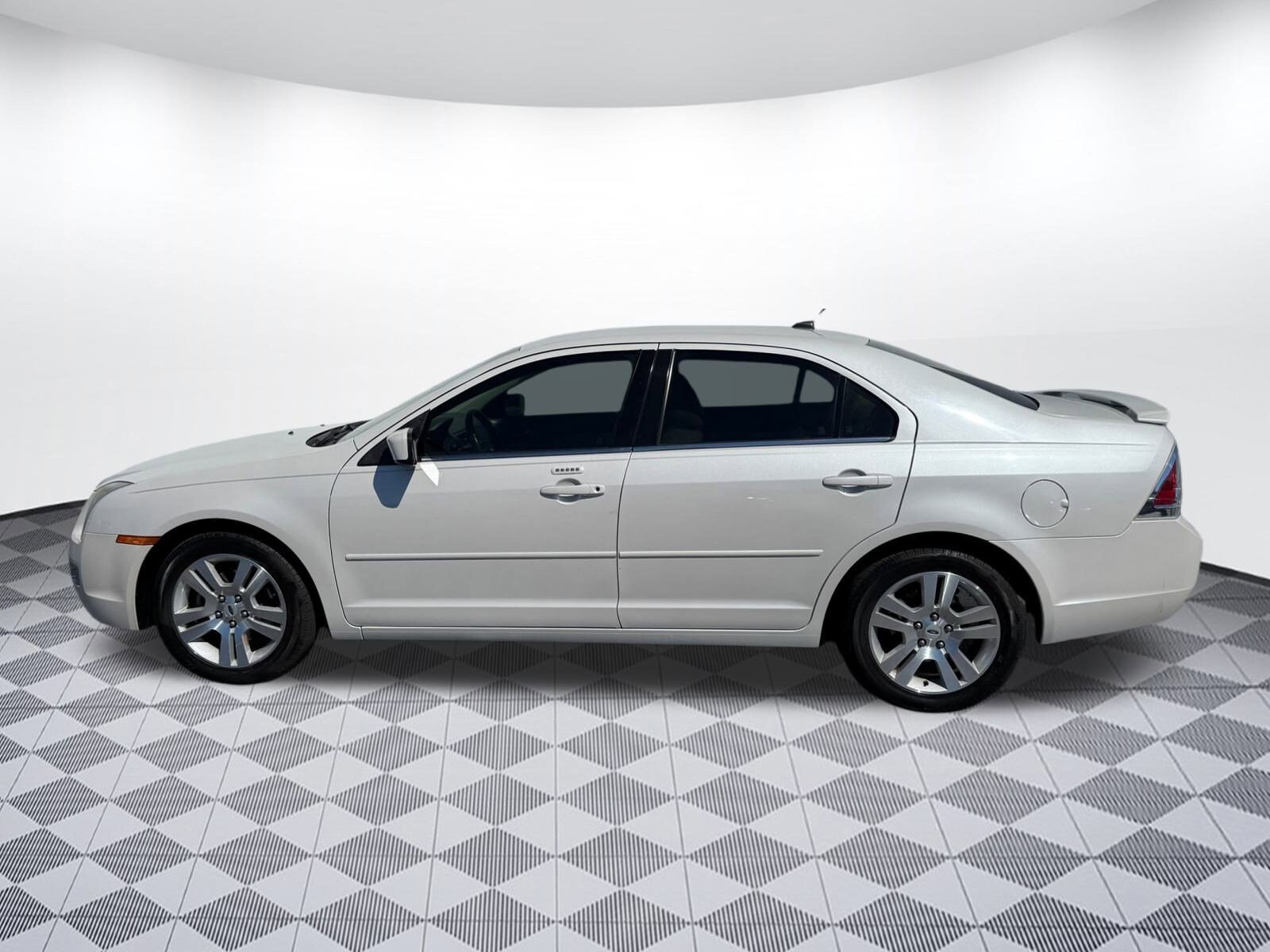 2009 Ford Fusion SEL photo 2