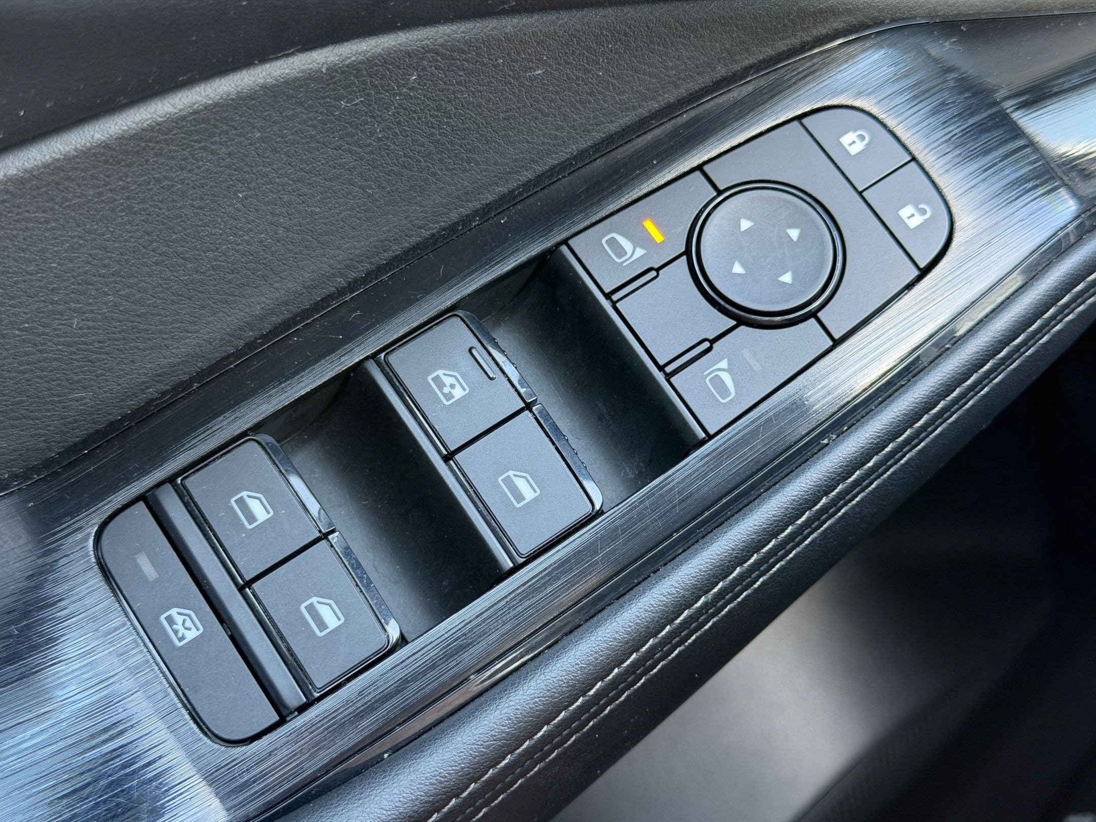2025 Nissan Rogue SV - Photo 31