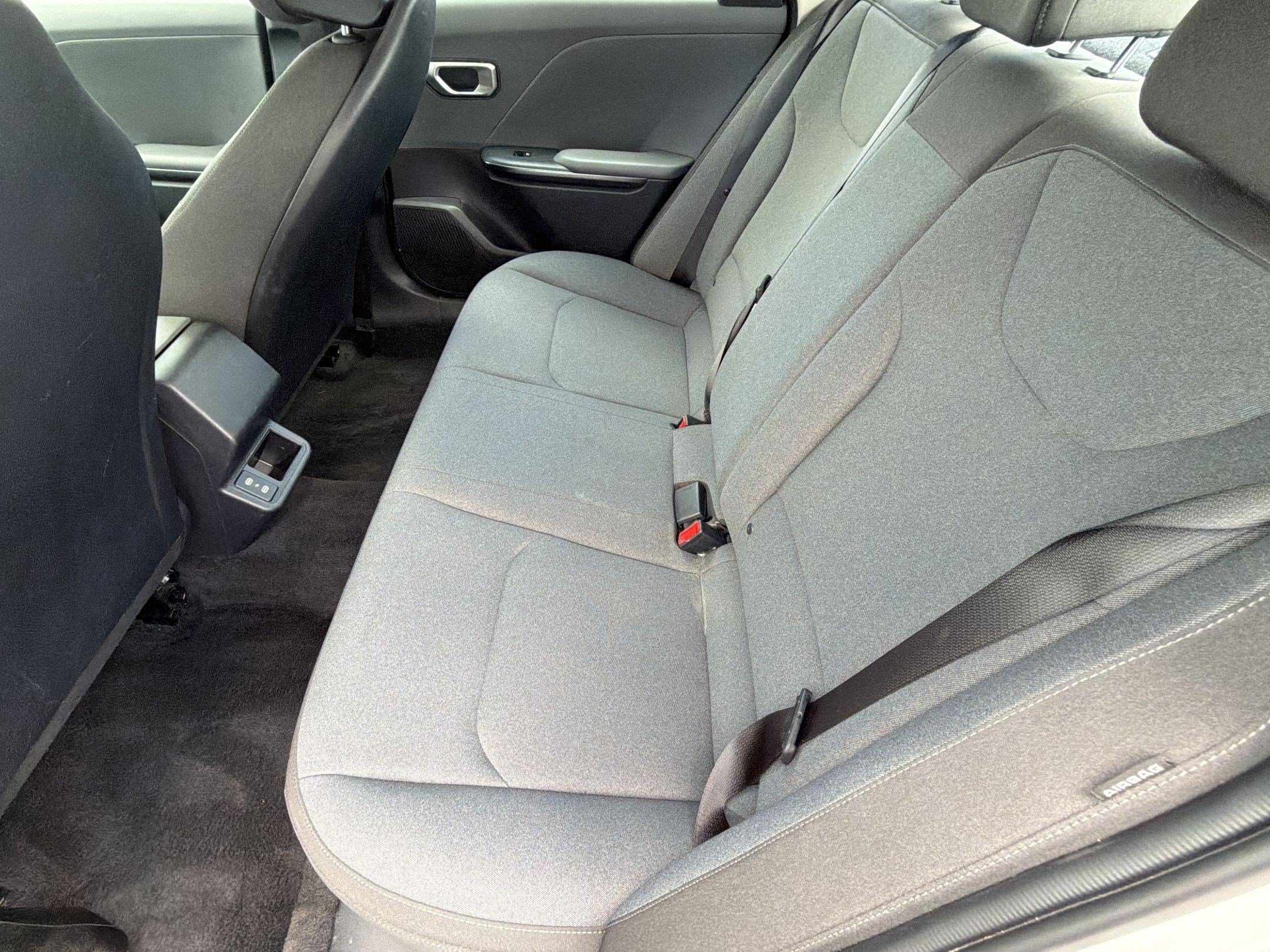 2025 Kia K4 LXS - Photo 26