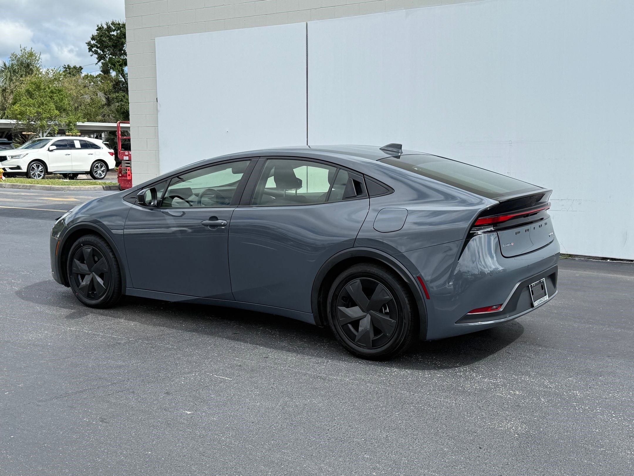 2023 Toyota Prius LE photo 3