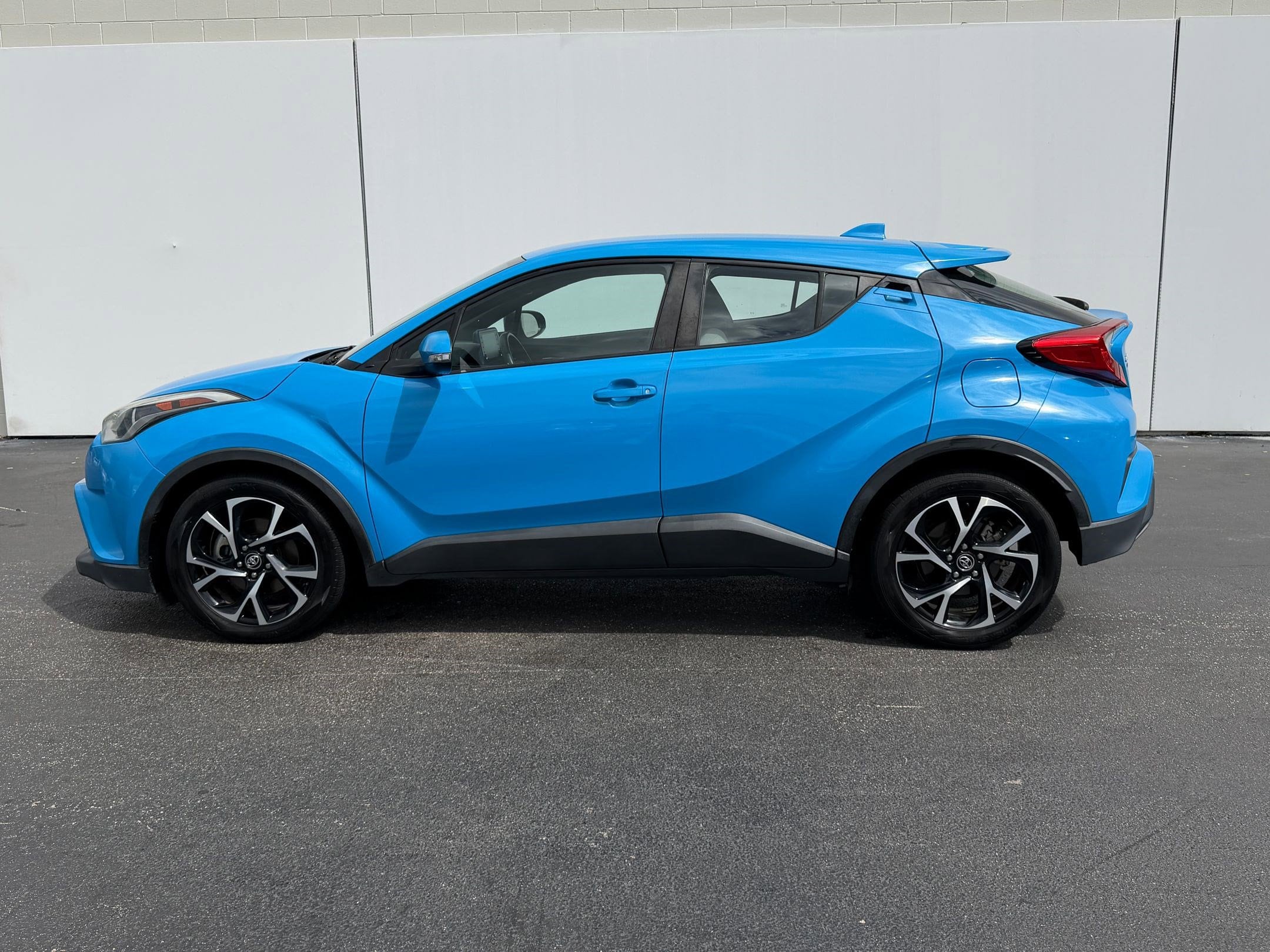 Used 2019 Toyota C-HR XLE with VIN NMTKHMBX0KR087920 for sale in Clearwater, FL