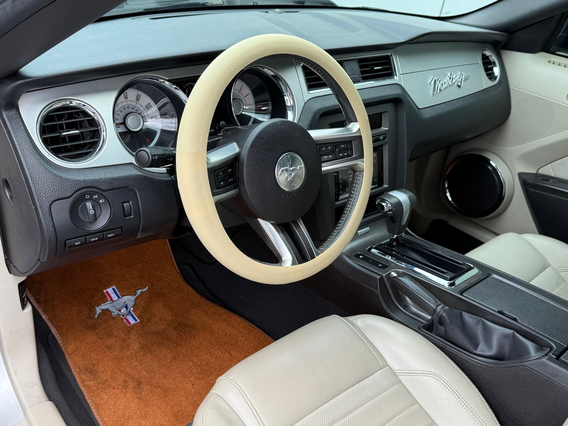 2010 Ford Mustang V6 Convertible photo 4