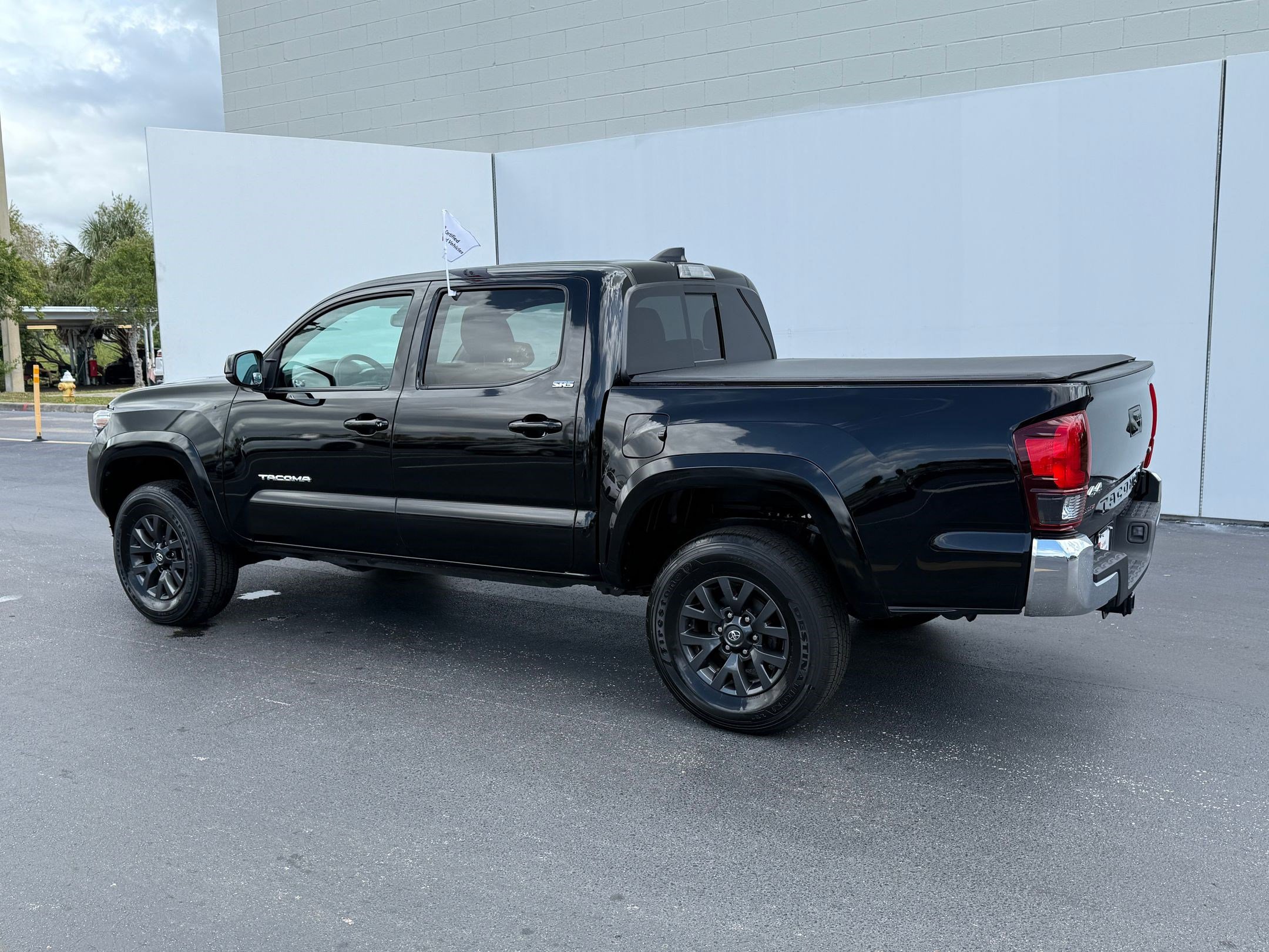 2023 Toyota Tacoma SR5 Double Cab V6 photo 3