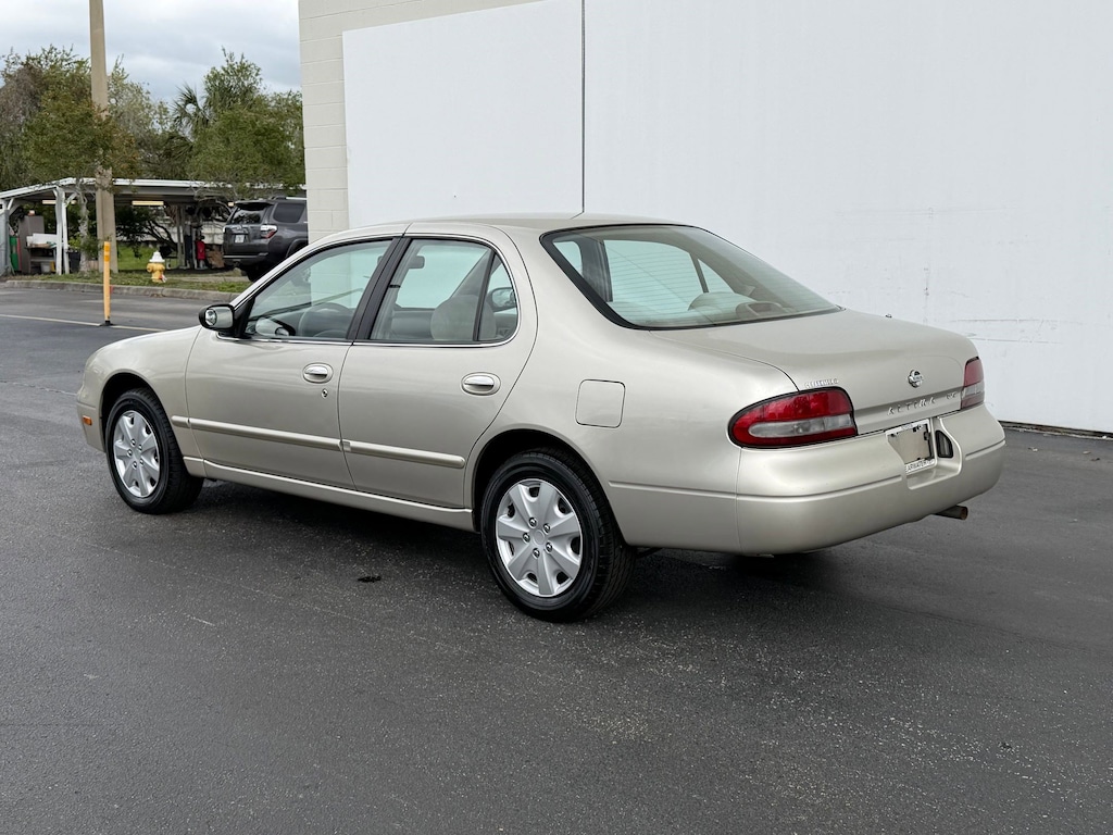 Used 1995 Nissan Altima SE (4dr Sedan SE Auto) Sedan