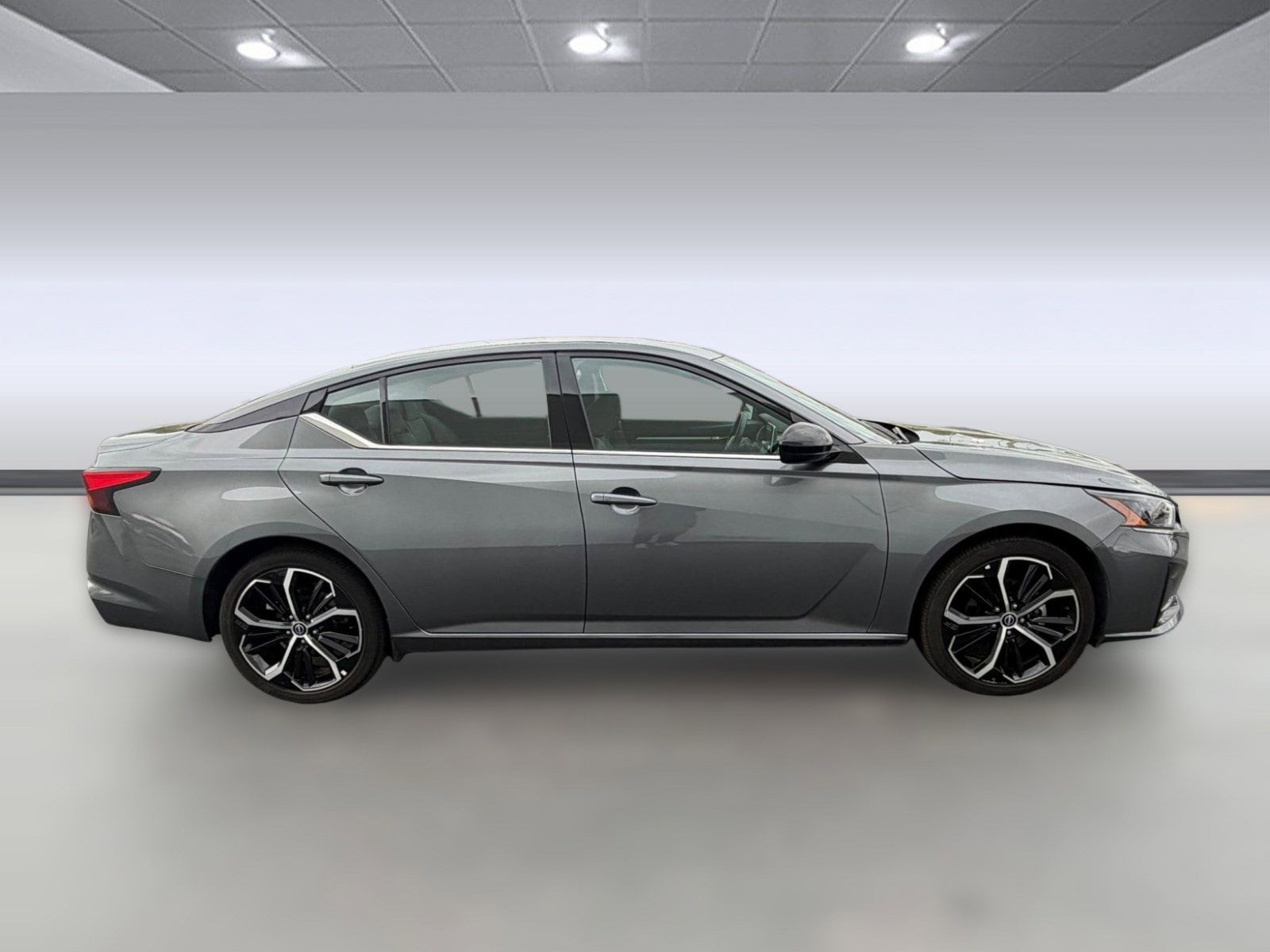 2025 Nissan Altima SR - Photo 8