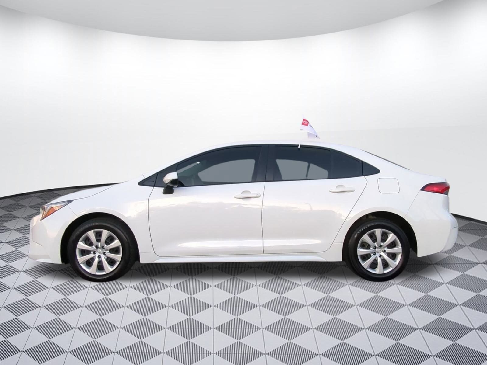 2024 Toyota Corolla Hybrid LE photo 2