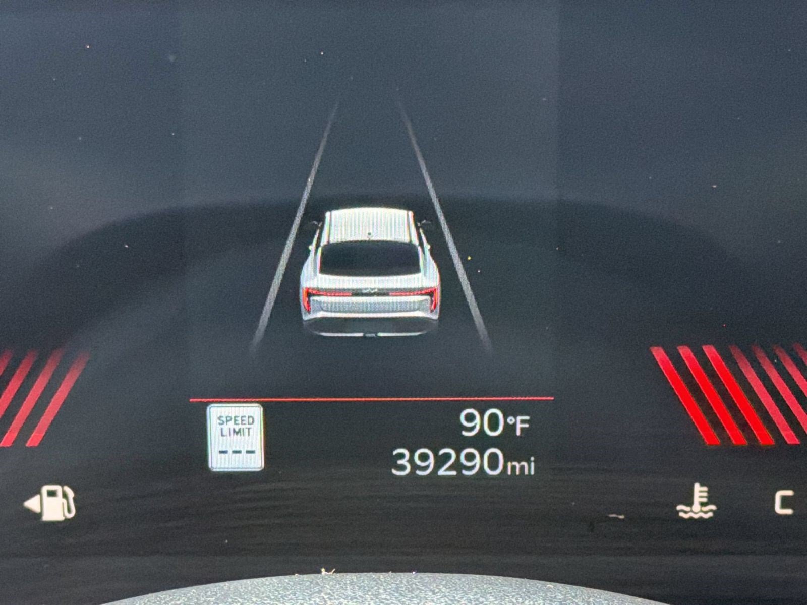 2025 Kia K4 LXS - Photo 24