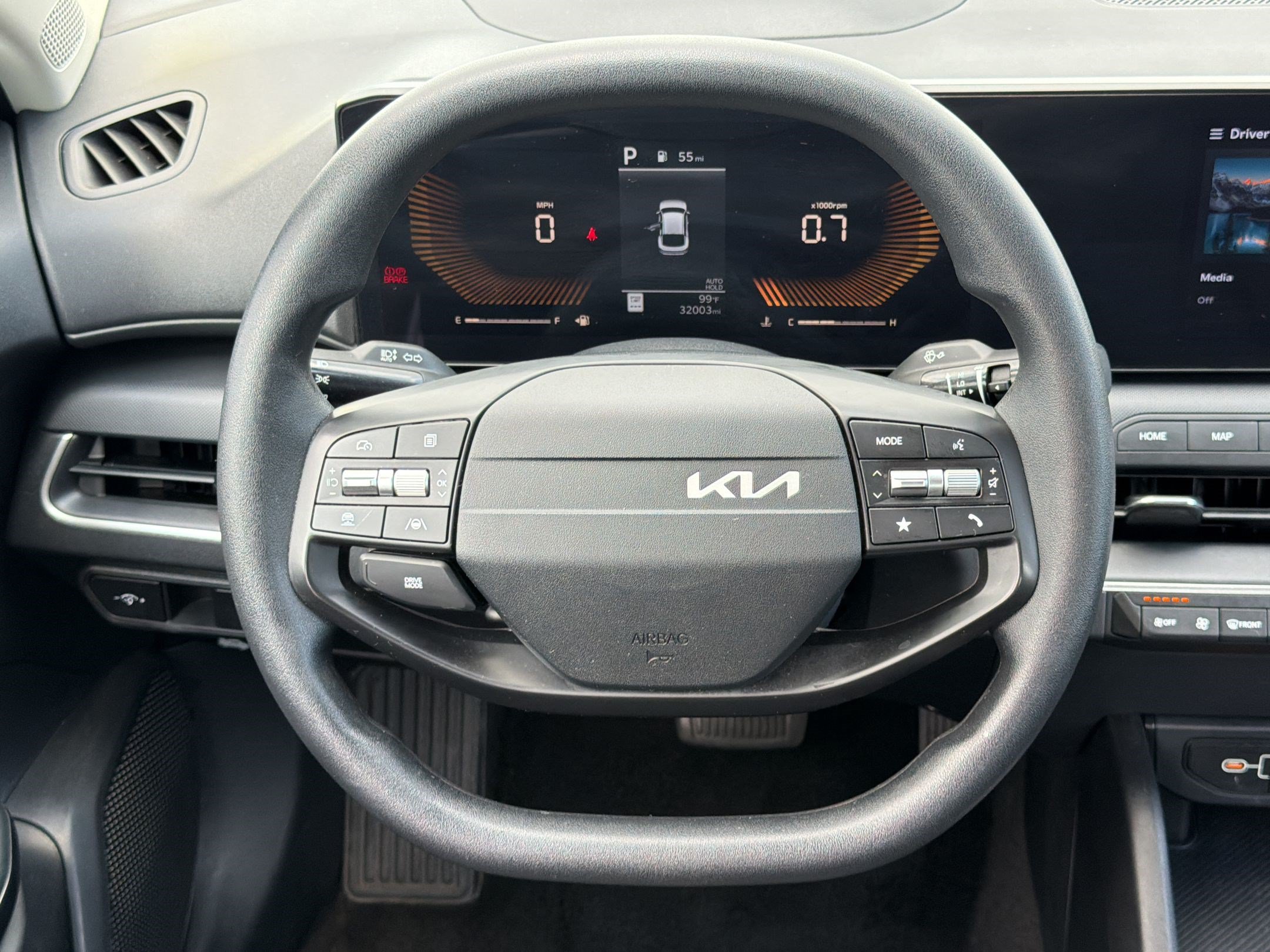2025 Kia K4 LXS - Photo 11