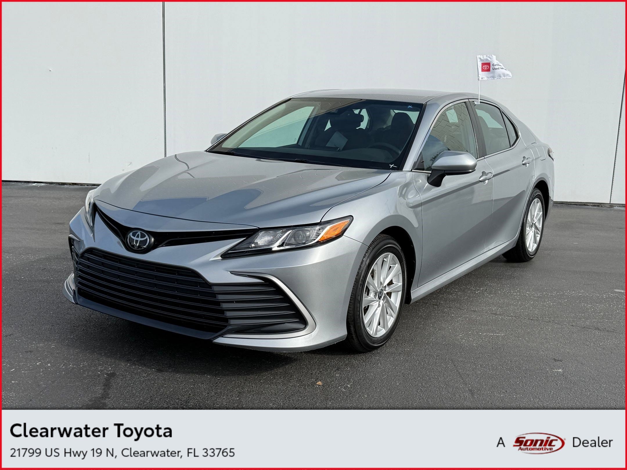 2023 Toyota Camry LE's photo