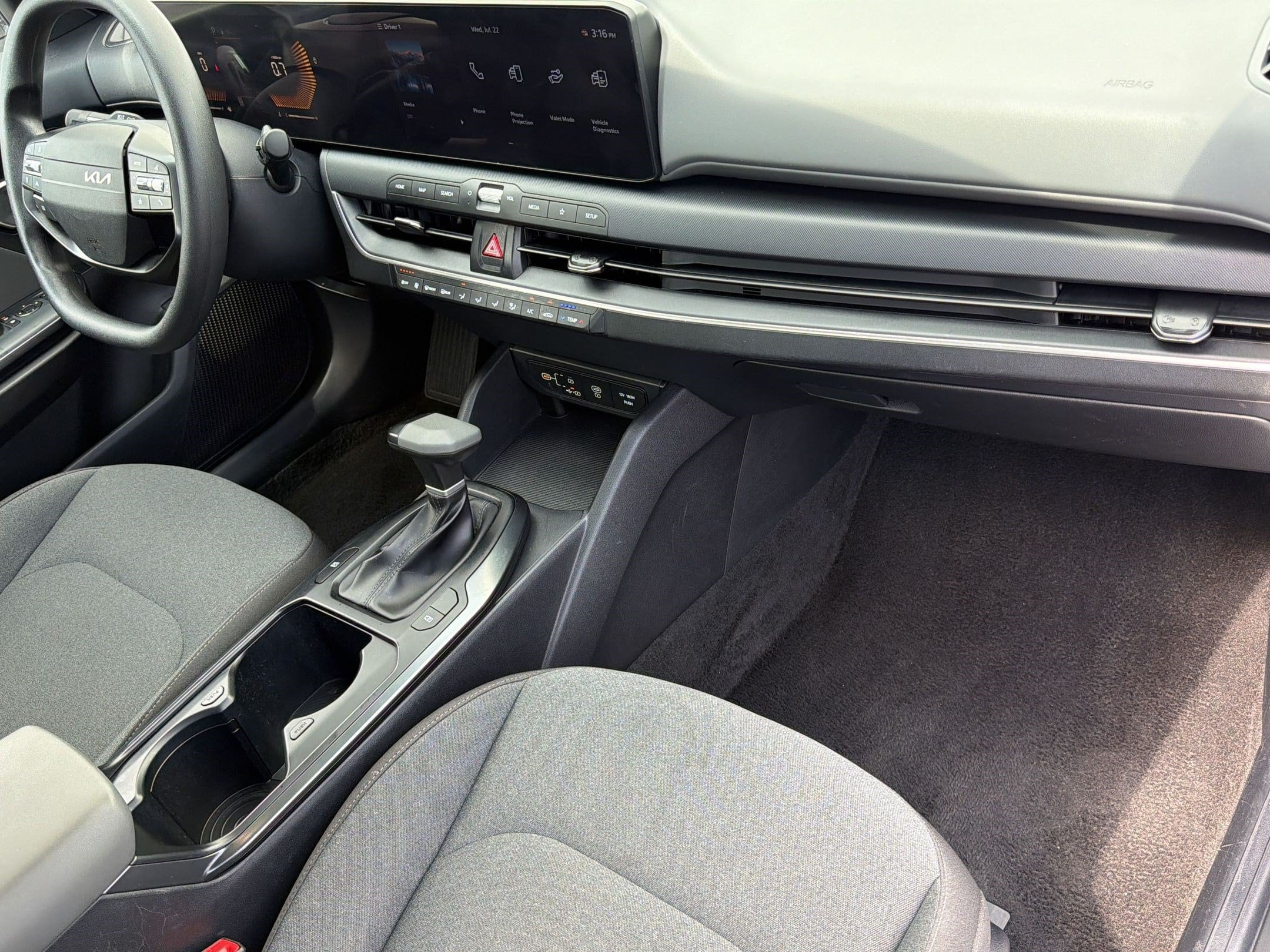 2025 Kia K4 LXS - Photo 34