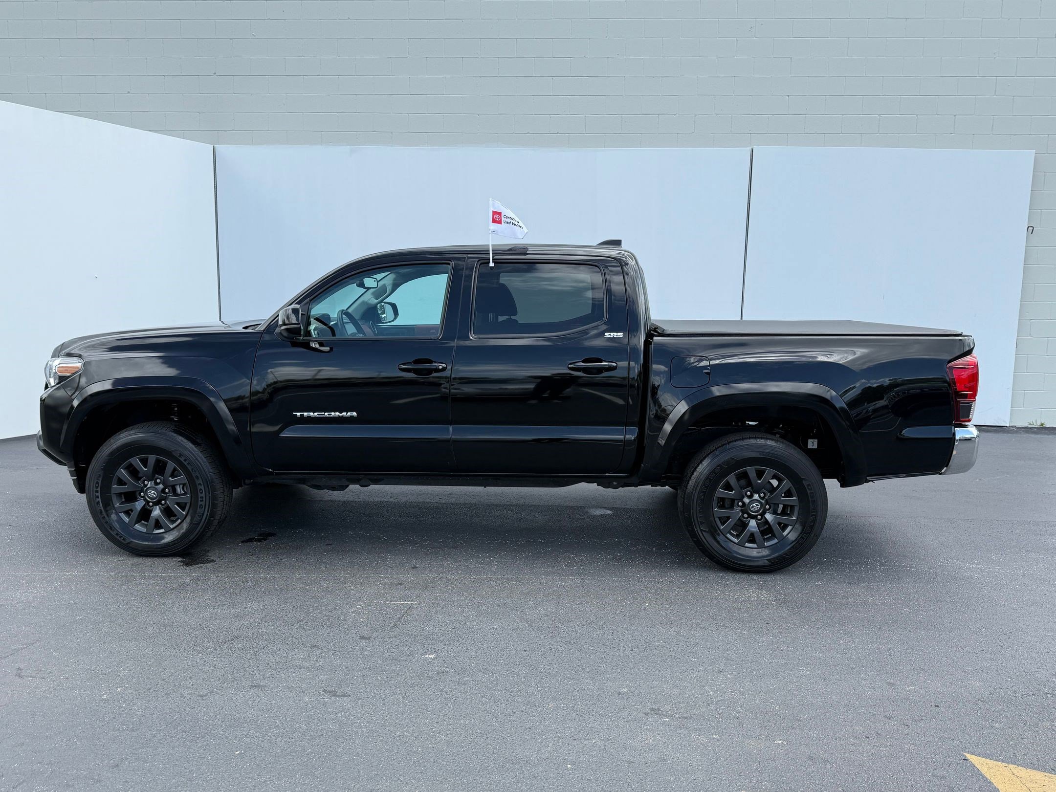 2023 Toyota Tacoma SR5 Double Cab V6 photo 2