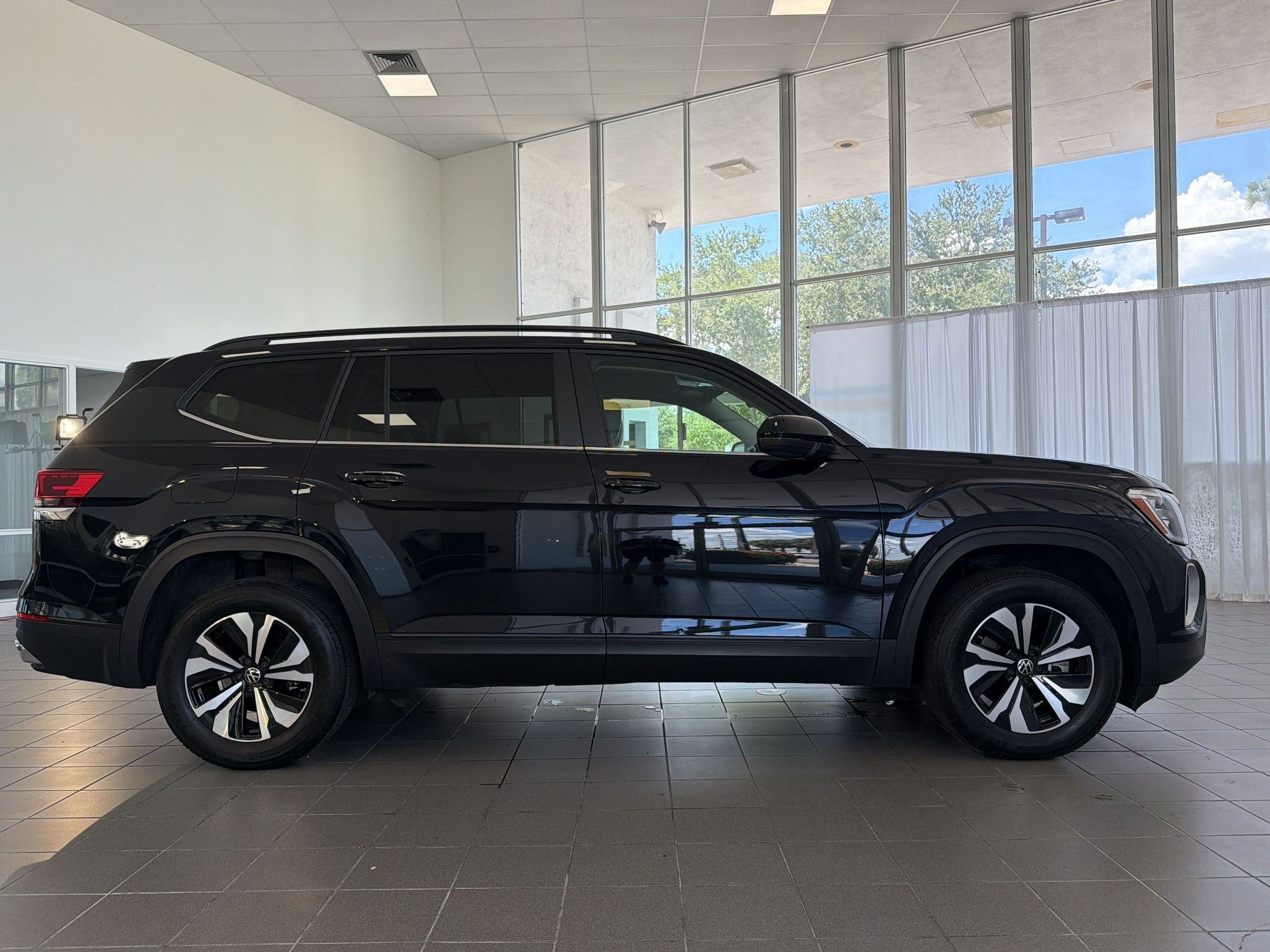 Atlas 2.0T SE (2.0T SE FWD) SUV