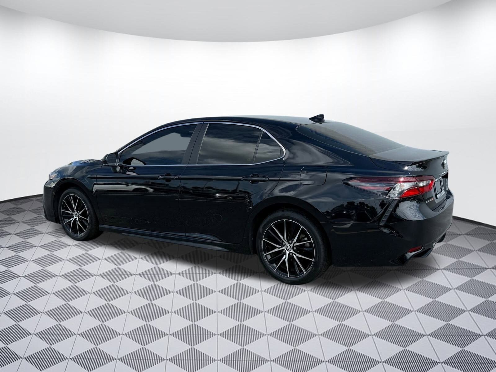 2024 Toyota Camry SE photo 3