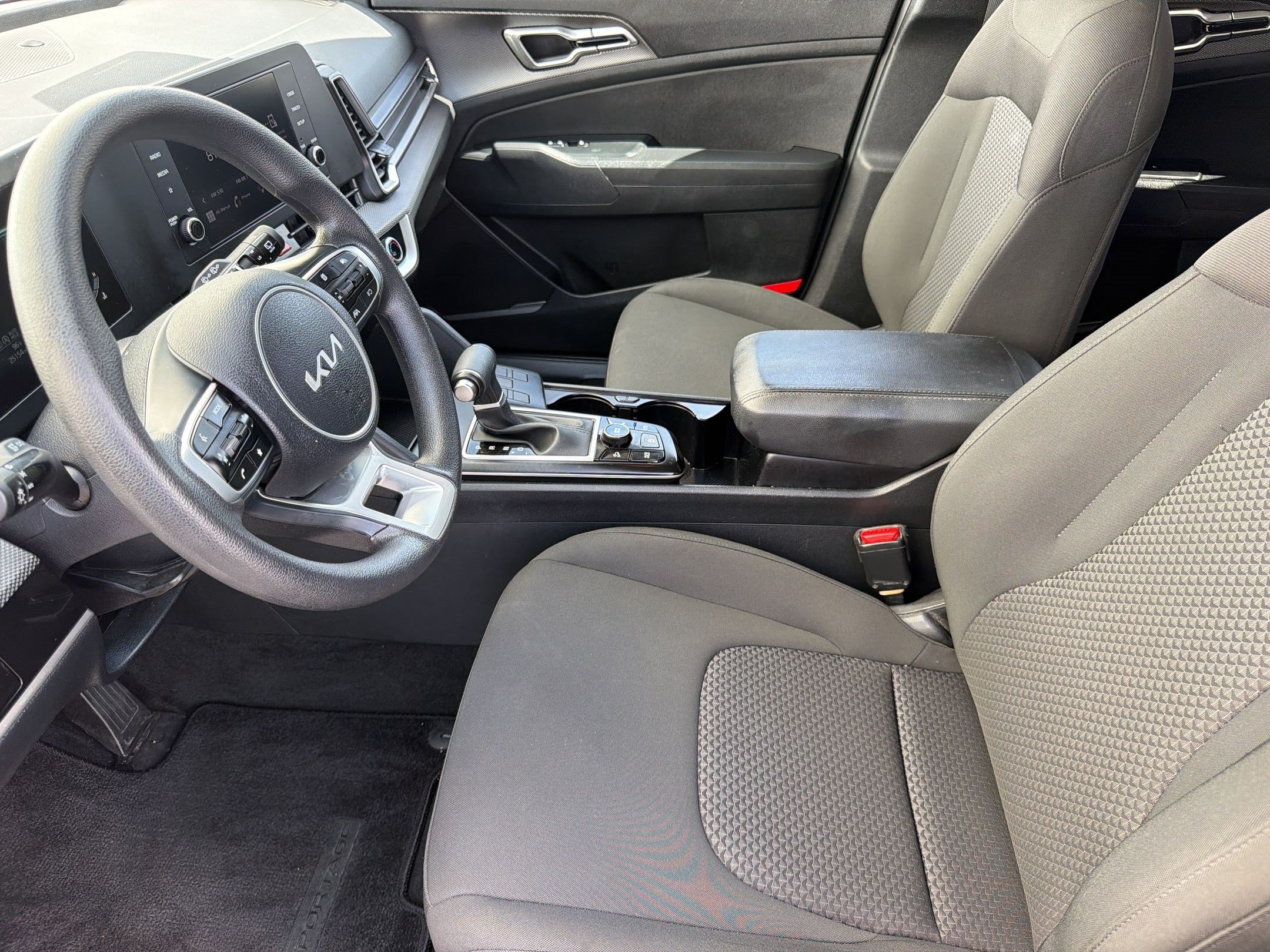 2025 Kia Sportage LX - Photo 23