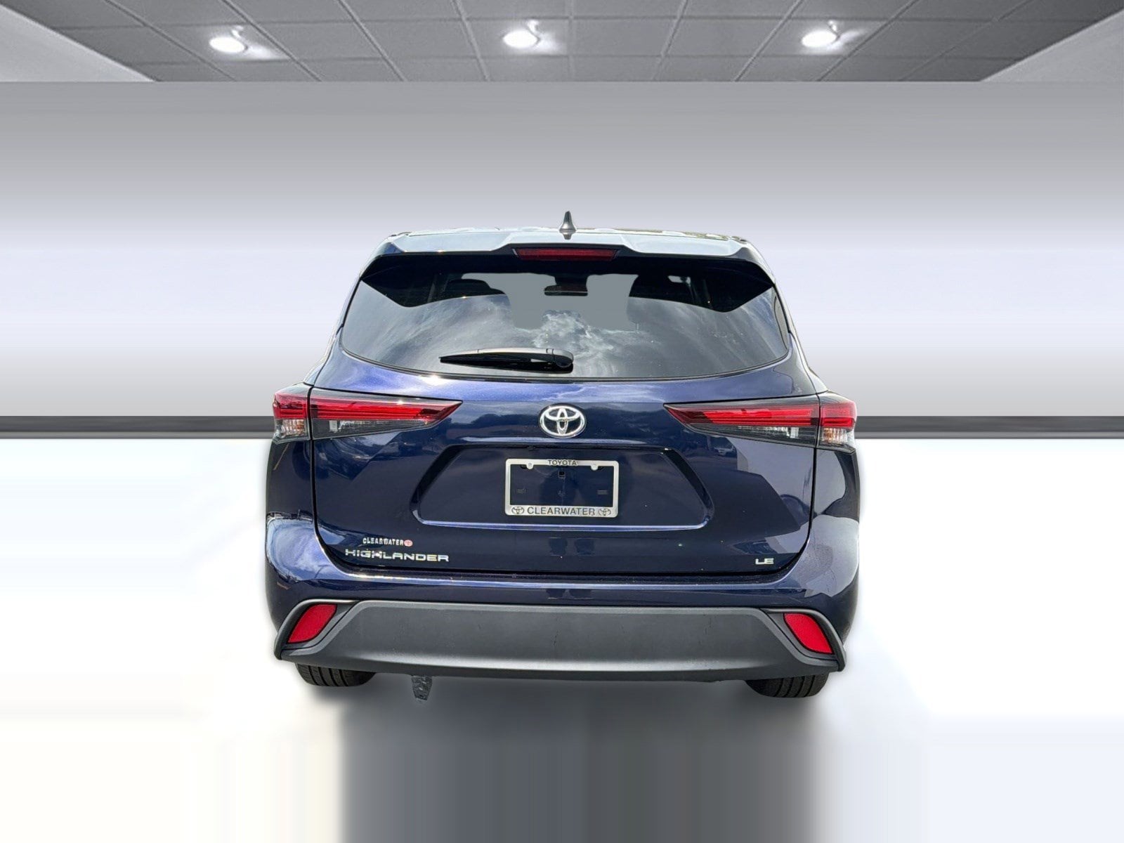 2025 Toyota Highlander LE - Photo 10